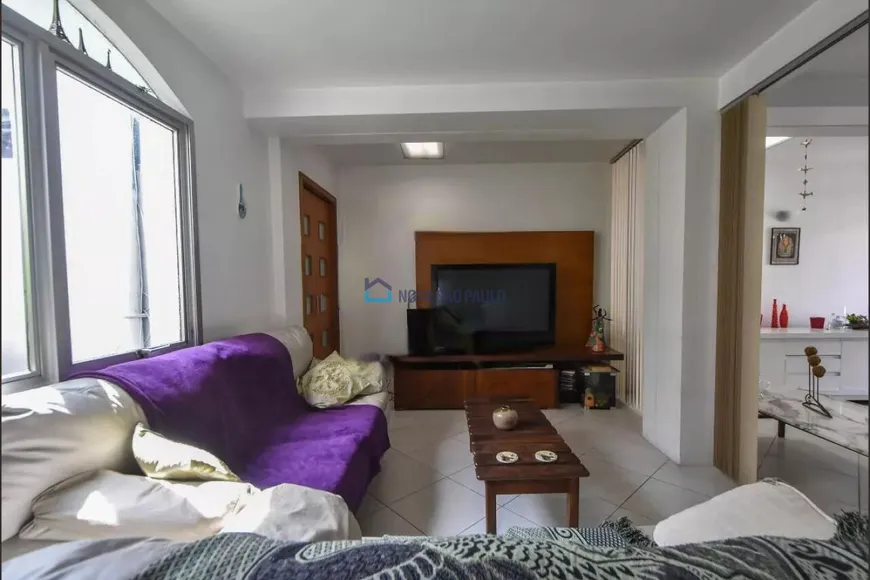 Foto 1 de Casa com 4 Quartos à venda, 220m² em Campo Belo, São Paulo