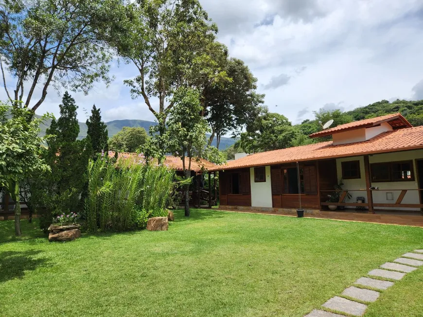 Foto 1 de Casa de Condomínio com 4 Quartos à venda, 270m² em Condomínio Retiro do Chalé, Brumadinho