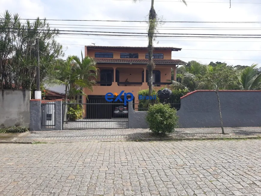 Foto 1 de Sobrado com 4 Quartos à venda, 280m² em Floresta, Joinville
