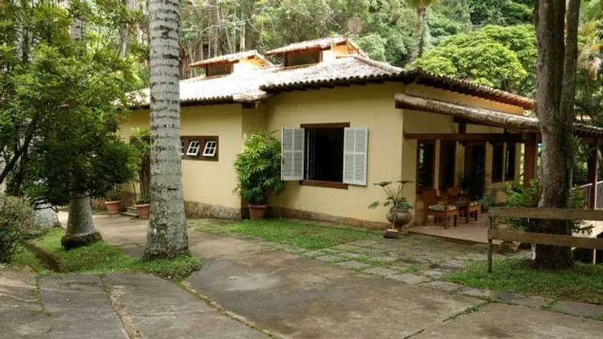 Foto 1 de Casa com 4 Quartos à venda, 400m² em Correas, Petrópolis