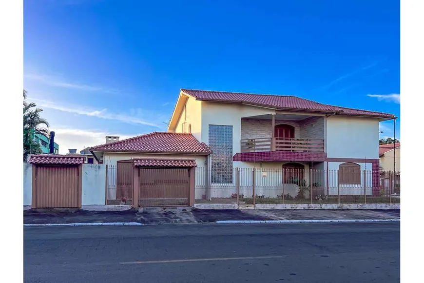 Foto 1 de Casa com 3 Quartos à venda, 257m² em Igara, Canoas