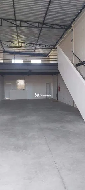 Foto 1 de Galpão/Depósito/Armazém para alugar, 210m² em Loteamento Residencial Pequis, Uberlândia