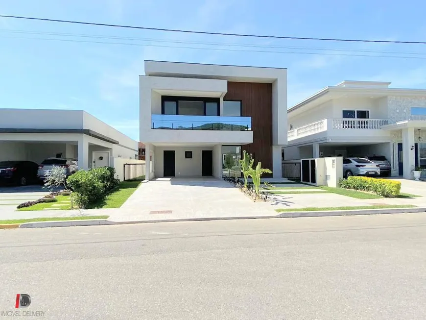 Foto 1 de Casa de Condomínio com 4 Quartos à venda, 280m² em Santa Regina, Camboriú