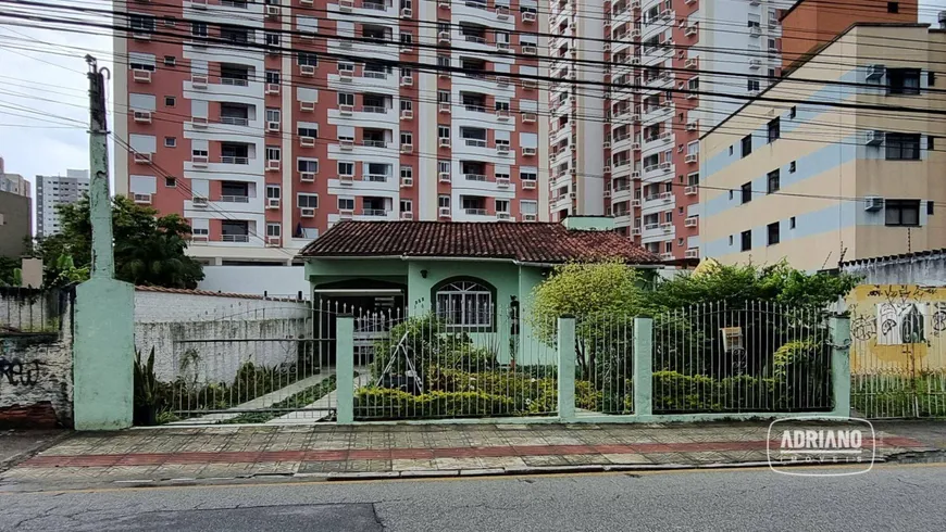 Foto 1 de Casa com 3 Quartos à venda, 229m² em Barreiros, São José