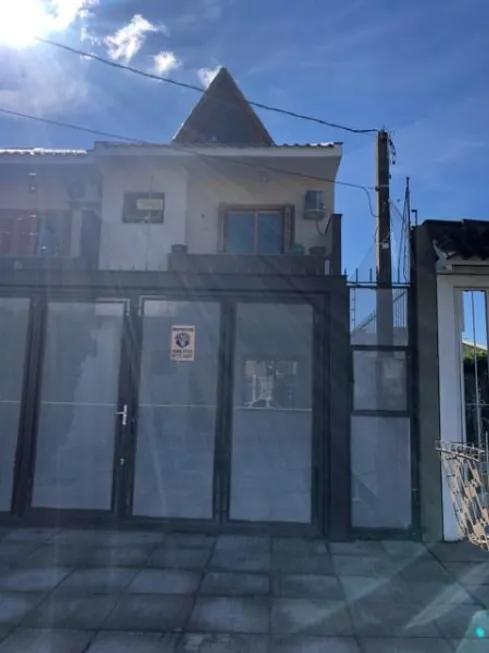 Foto 1 de Casa com 3 Quartos à venda, 150m² em Guarujá, Porto Alegre