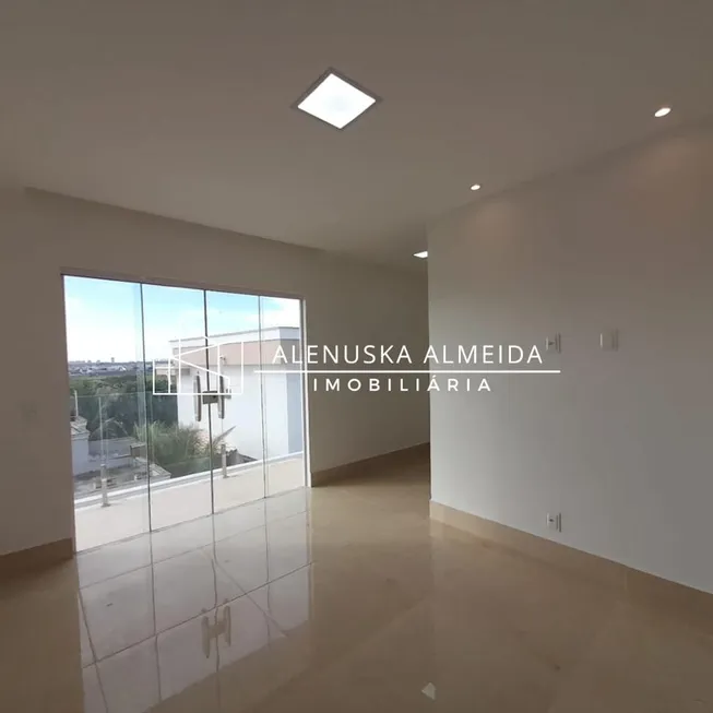 Foto 1 de Casa de Condomínio com 4 Quartos à venda, 240m² em Emaús, Parnamirim