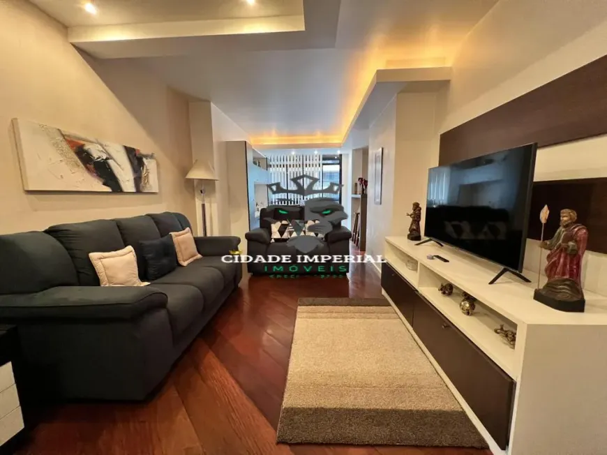 Foto 1 de Apartamento com 3 Quartos à venda, 136m² em Centro, Petrópolis