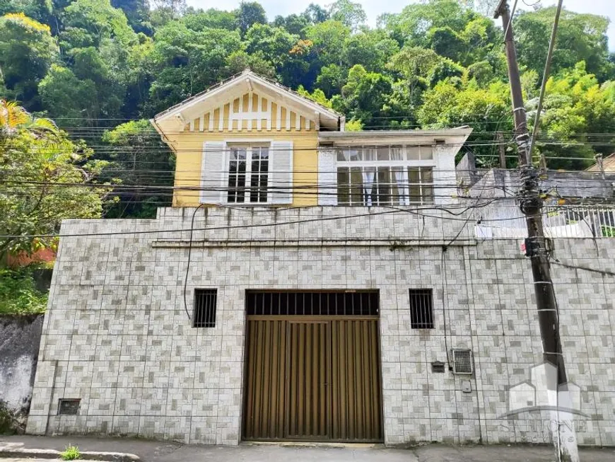 Foto 1 de Casa com 2 Quartos à venda, 160m² em Bingen, Petrópolis
