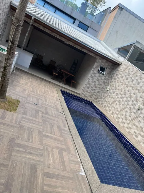 Foto 1 de Sobrado com 3 Quartos para alugar, 150m² em Barra, Balneário Camboriú