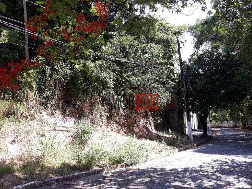 Foto 1 de Lote/Terreno à venda, 560m² em Baldeador, Niterói