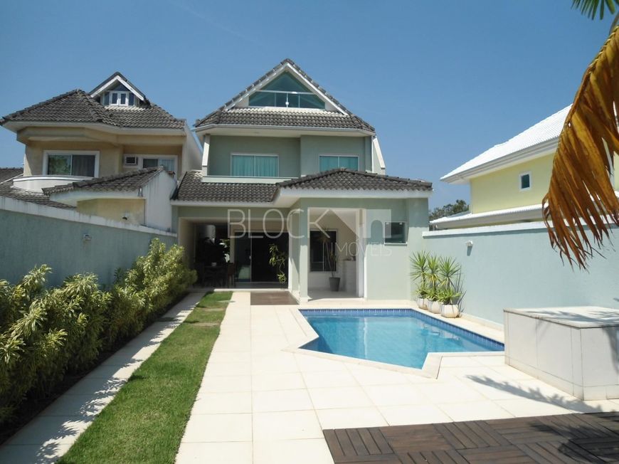 Casa de Condomínio na Estrada Professor Brant Hora, 100