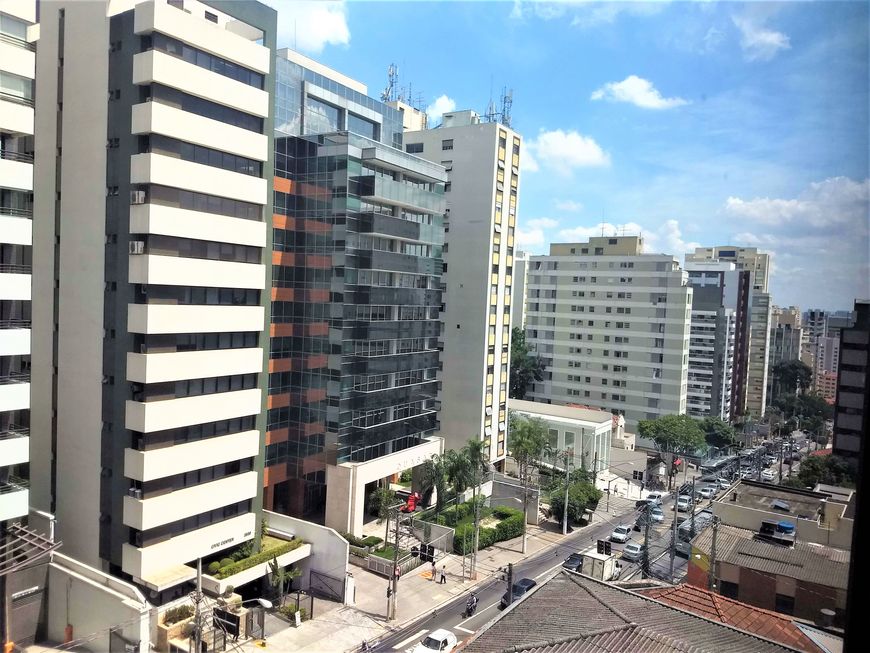 Sala Comercial na Alameda Santos, Cerqueira César em São Paulo, por R