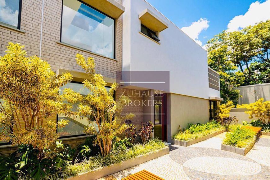 Casa de Condomínio na Alameda dos Nhambiquaras, Moema em São Paulo, por