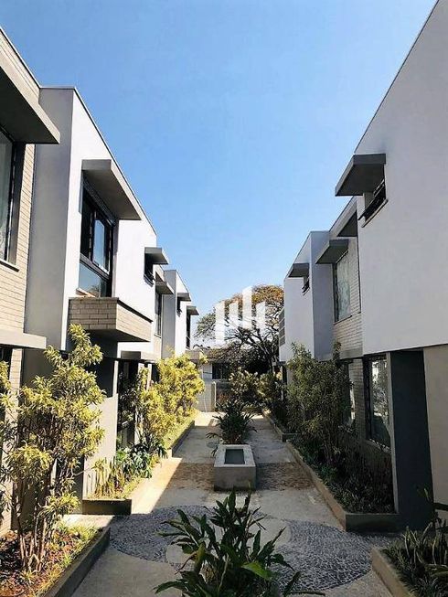 Casa de Condomínio na Alameda dos Nhambiquaras, 111, Moema em São Paulo