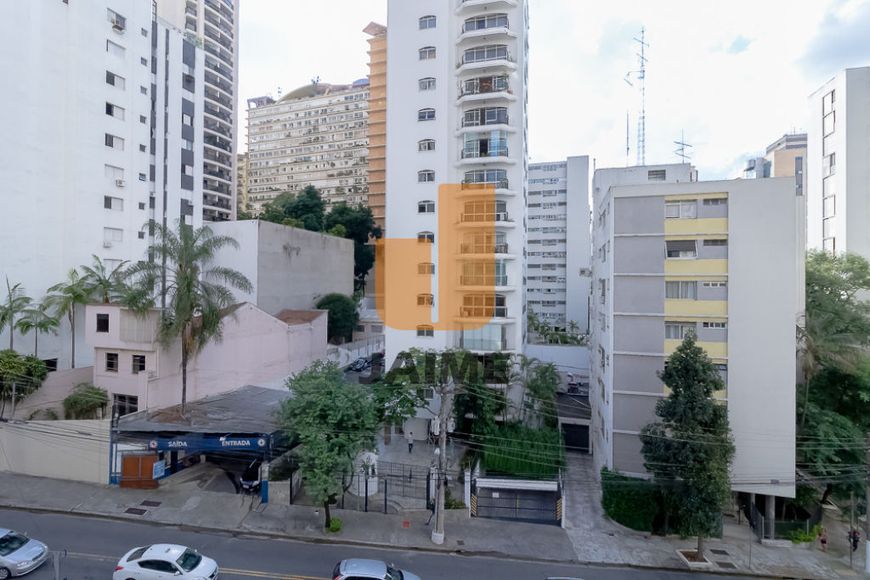 Apartamento na Rua Doutor Veiga Filho, Higienópolis em São Paulo, por R