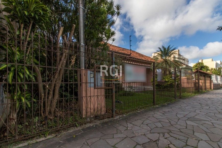 Casa na Rua Barão do Amazonas, 1780, Partenon em Porto Alegre, por R$ 1