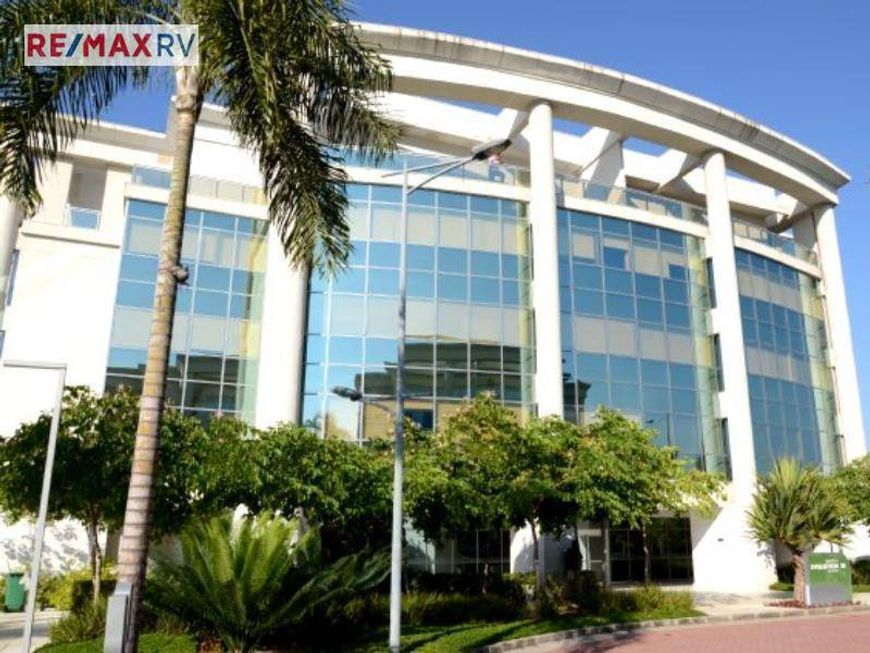 Ponto Comercial na Avenida José Silva de Azevedo Neto, 200, Barra da