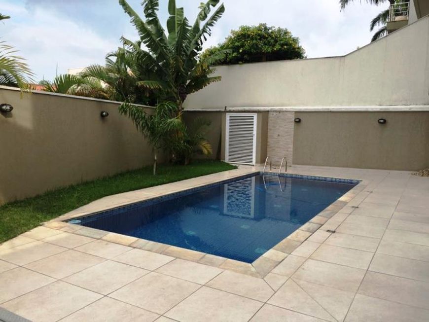 Casa de Condomínio na Rua Omar Daibert, Swiss Park em São