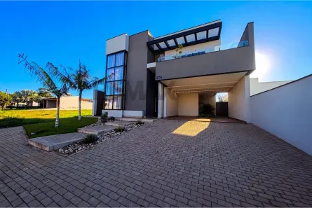Sobrado com 4 Quartos à venda, 387m² no Vila Santa Terezinha, Pirassununga