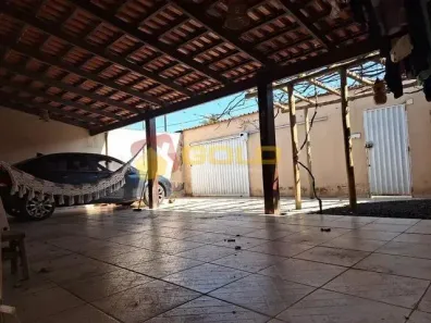 Casa com 3 Quartos à venda, 220m² no Laranjeiras, Uberlândia