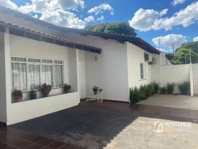 Casa com 3 Quartos à venda, 229m² no Centro, Paranavaí