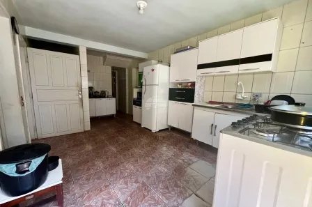 Sobrado com 7 Quartos à venda, 260m² no Cachoeira, Curitiba