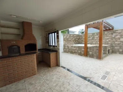 Casa de Condomínio com 3 Quartos para alugar, 360m² no Residencial Villaggio III, Bauru