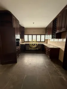 Sobrado com 5 Quartos para alugar, 430m² no Centro, Jacareí