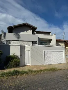 Casa com 4 Quartos à venda, 402m² no Mercês, Uberaba