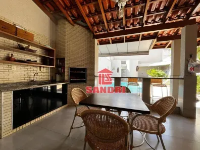 Sobrado com 4 Quartos à venda, 243m² no Jardim Iguaçu, Maringá