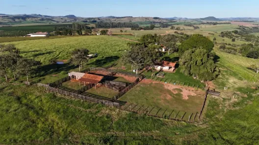 Fazenda/Sítio com 3 Quartos à venda, 90m² no Área Rural de Fartura, Fartura
