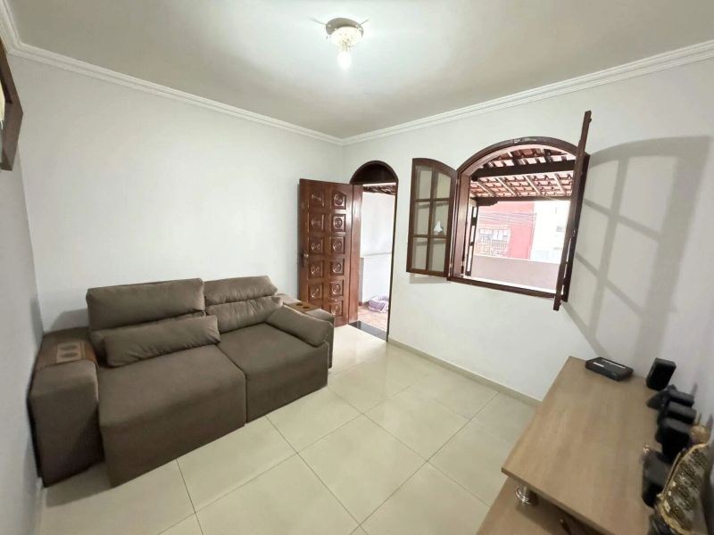 Casa com 3 quartos — Estrela do Oriente, Belo Horizonte