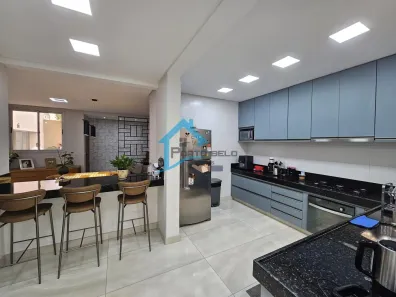 Casa com 4 Quartos à venda, 228m² no Centro, Contagem