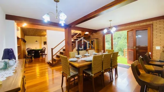 Casa com 4 Quartos à venda, 312m² no Vila Campos do Jordão, Campos do Jordão