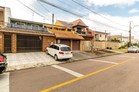 Sobrado com 3 Quartos para alugar, 220m² no Xaxim, Curitiba