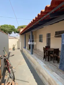 Casa com 4 Quartos à venda, 360m² no Santa Mônica, Uberlândia