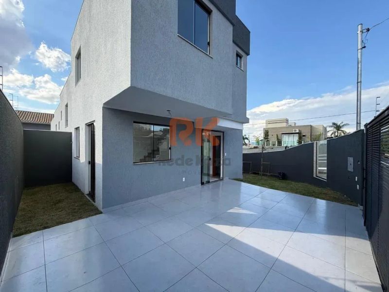 Casa com 3 quartos — Santa Amélia, Belo Horizonte