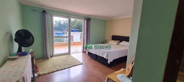 Sobrado com 4 Quartos à venda, 219m² no Cidade Intercap, Taboão da Serra