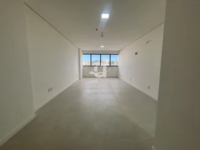 Sala Comercial para alugar, 83m² no Centro, Juiz de Fora