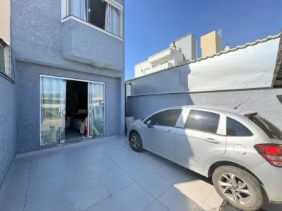 Sobrado com 2 Quartos à venda, 81m² no Rio Pequeno, Camboriú