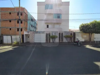 Apartamento com 2 Quartos para alugar, 62m² no Segismundo Pereira, Uberlândia