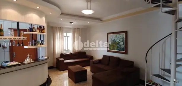 Ponto Comercial com 4 Quartos à venda, 378m² no Custódio Pereira, Uberlândia