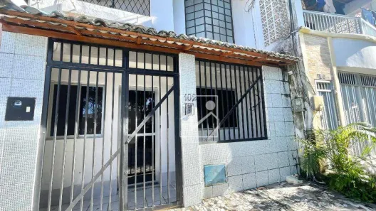Casa com 1 Quarto para venda ou aluguel, 50m² no Guararapes, Fortaleza
