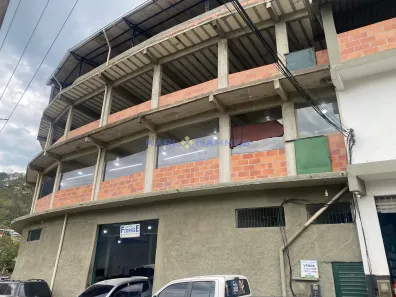 Galpão/Depósito/Armazém à venda, 2000m² no Cascatinha, Petrópolis