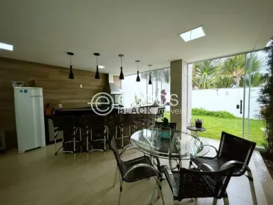 Casa de Condomínio com 4 Quartos à venda, 296m² no Aclimação, Uberlândia