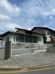Casa com 3 Quartos à venda, 195m² no Centro, Guaramirim