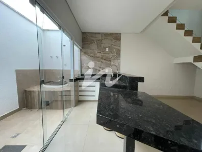 Sobrado com 3 Quartos à venda, 111m² no Novo Mundo, Uberlândia