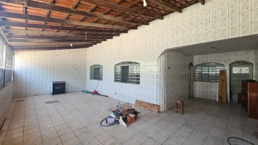 Casa com 3 Quartos para alugar, 150m² no Santa Maria, Brasília