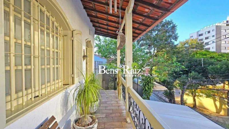 Casa com 5 quartos — Santa Lúcia, Belo Horizonte