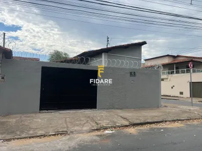 Casa com 2 Quartos para alugar, 60m² no Sagrada Família, Montes Claros
